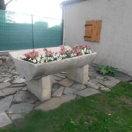 Des Corneilles Nyaraló *