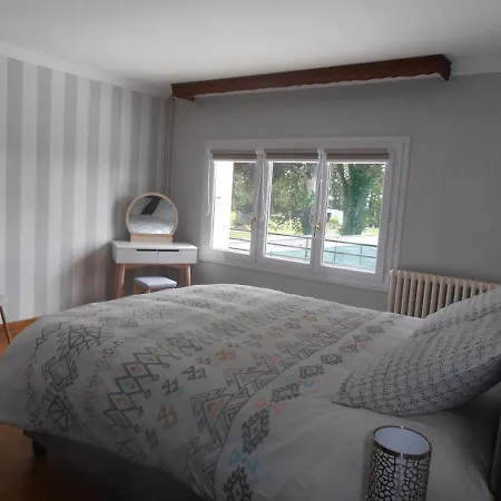 Des Corneilles Nyaraló *