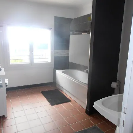 Des Corneilles Nyaraló