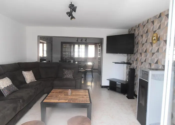 Des Corneilles בית נופש Maubert-Fontaine